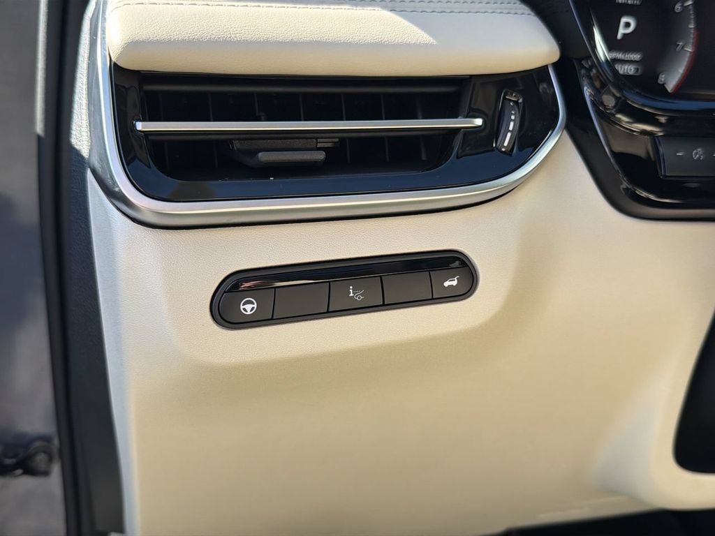 Certified 2023 INFINITI QX60 Sensory w/ Vision Package AWD/4WD image 17