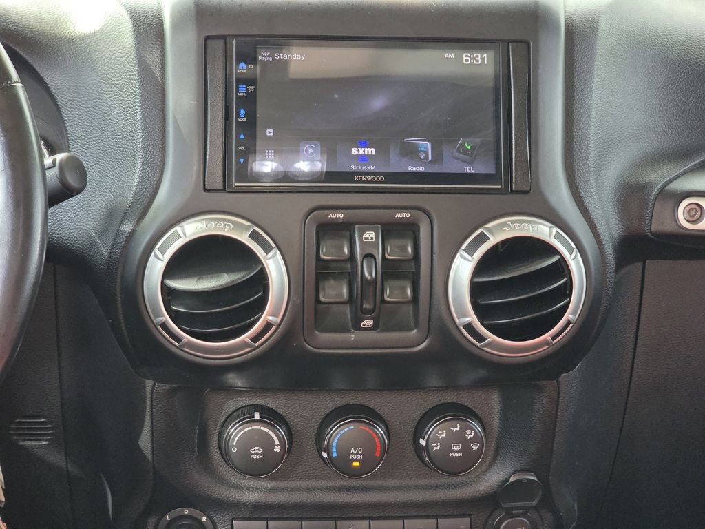 Used 2013 Jeep Wrangler Unlimited Rubicon image 25