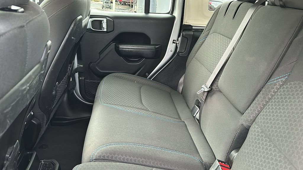 Used 2024 Jeep Wrangler Unlimited Rubicon 4xe image 31