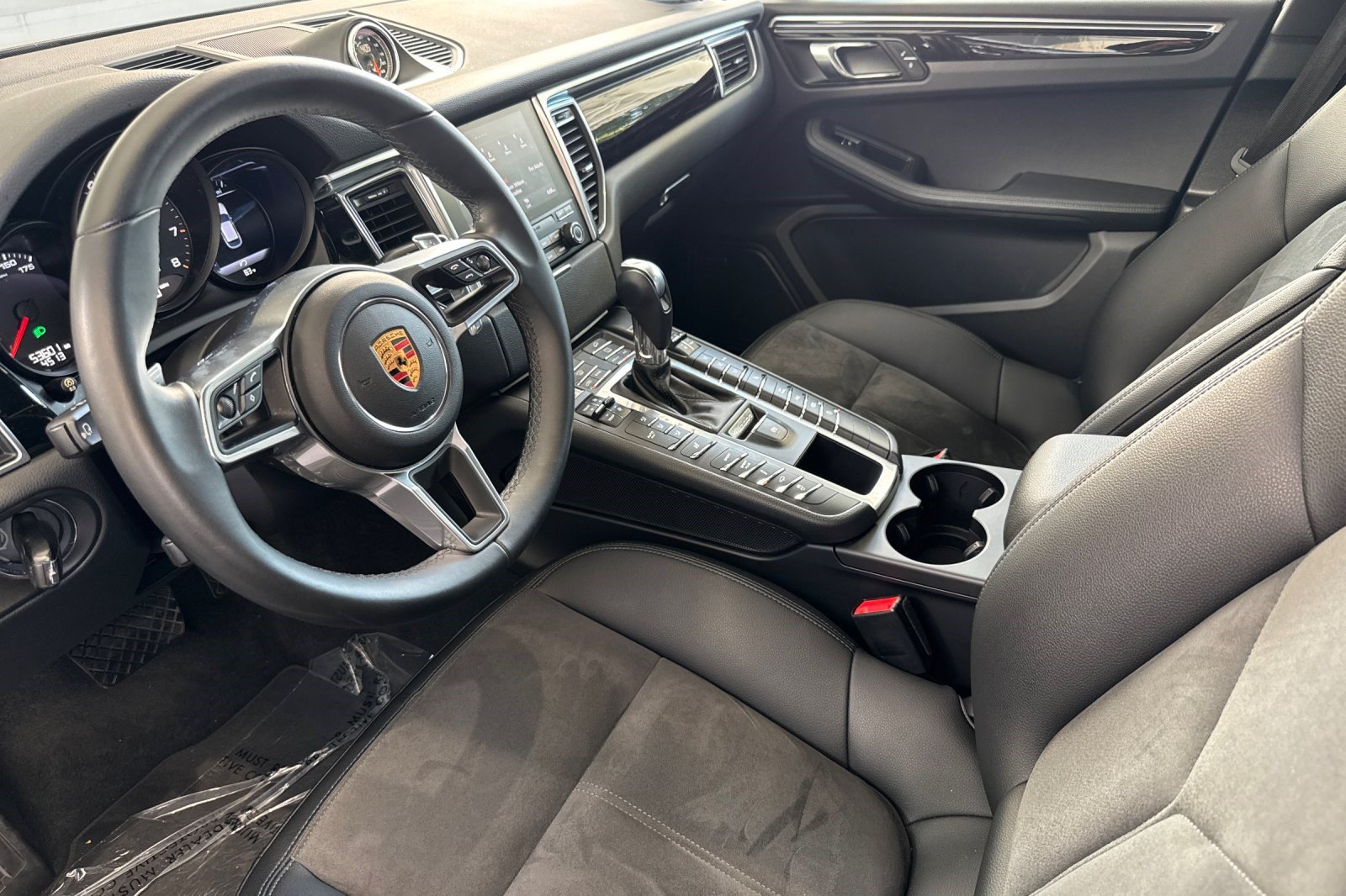 Used 2018 Porsche Macan Sport Edition AWD/4WD image 11