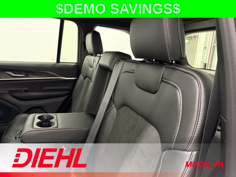 New 2026 Jeep Grand Cherokee Altitude AWD/4WD image 17