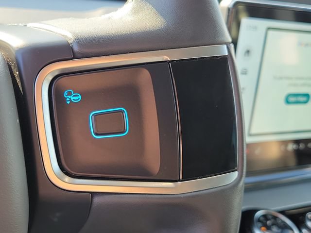 Certified 2025 Ford Expedition Active AWD/4WD image 18