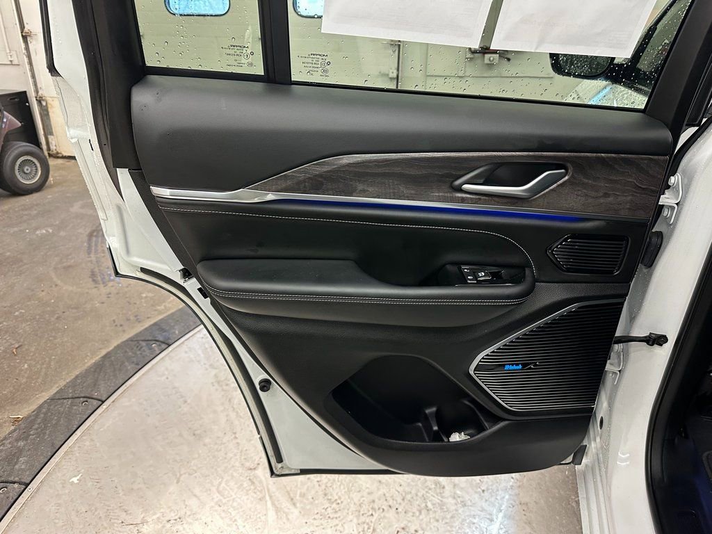 Used 2022 Jeep Grand Cherokee Overland image 28