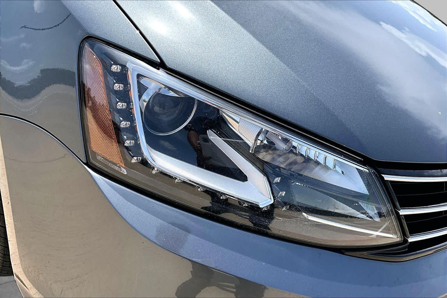Used 2016 Volkswagen Jetta SEL w/ Lighting Package FWD image 28
