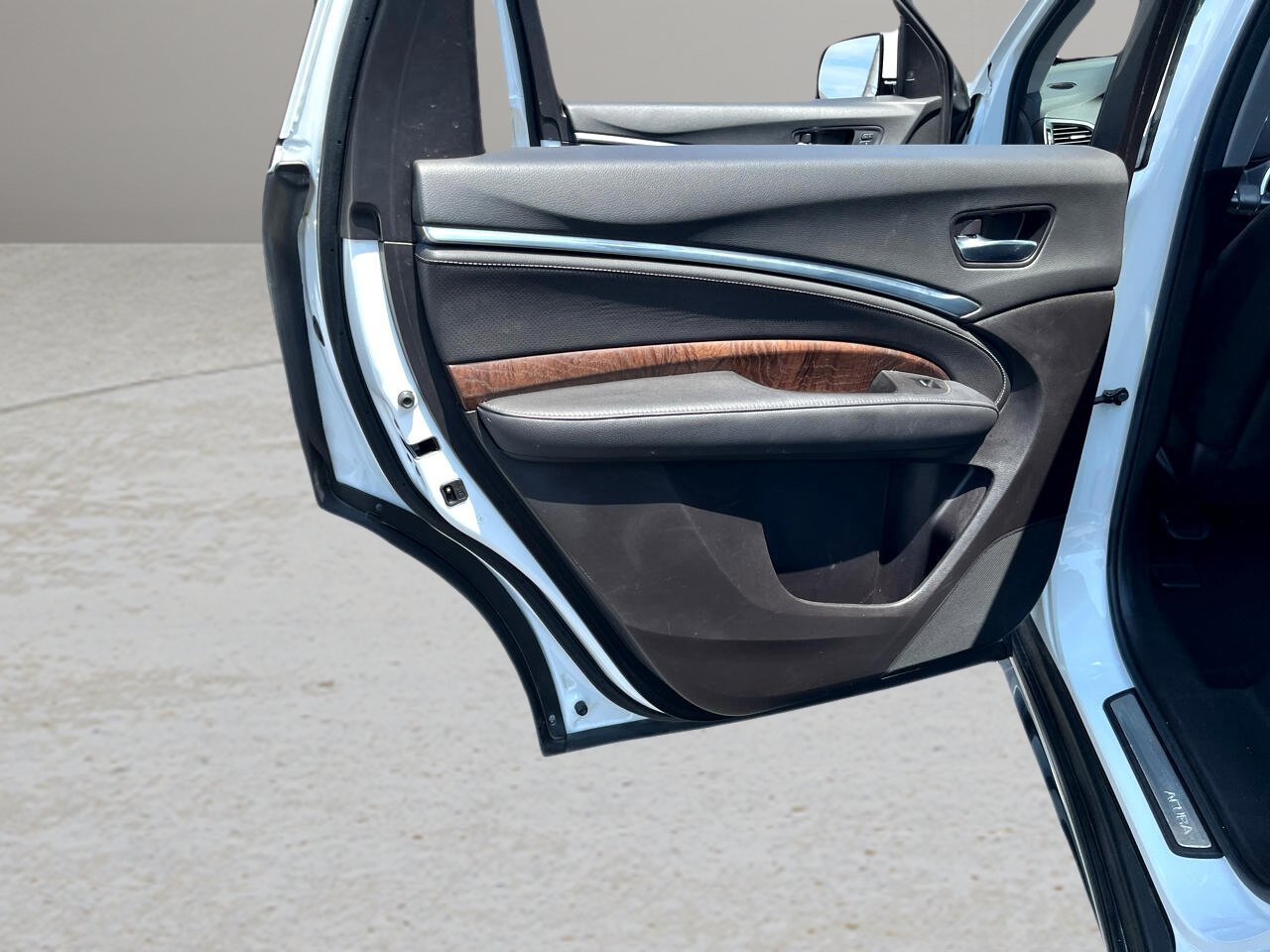 Used 2020 Acura MDX SH-AWD w/Technology Pkg image 32