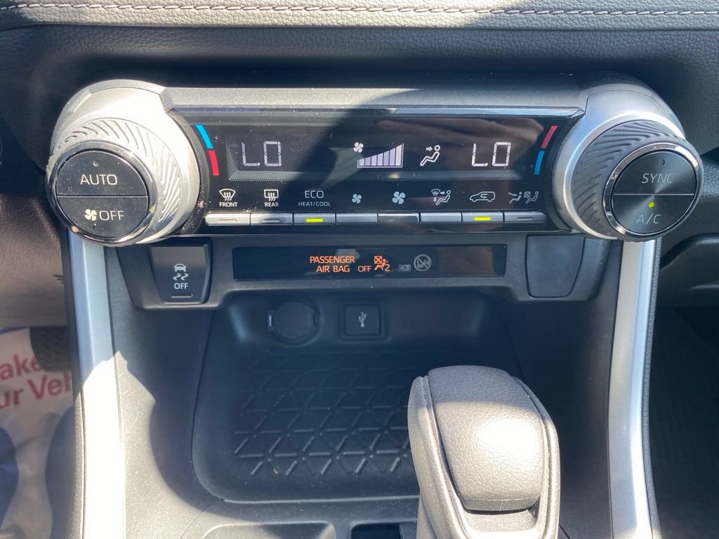 Used 2022 Toyota RAV4 XLE AWD/4WD image 24