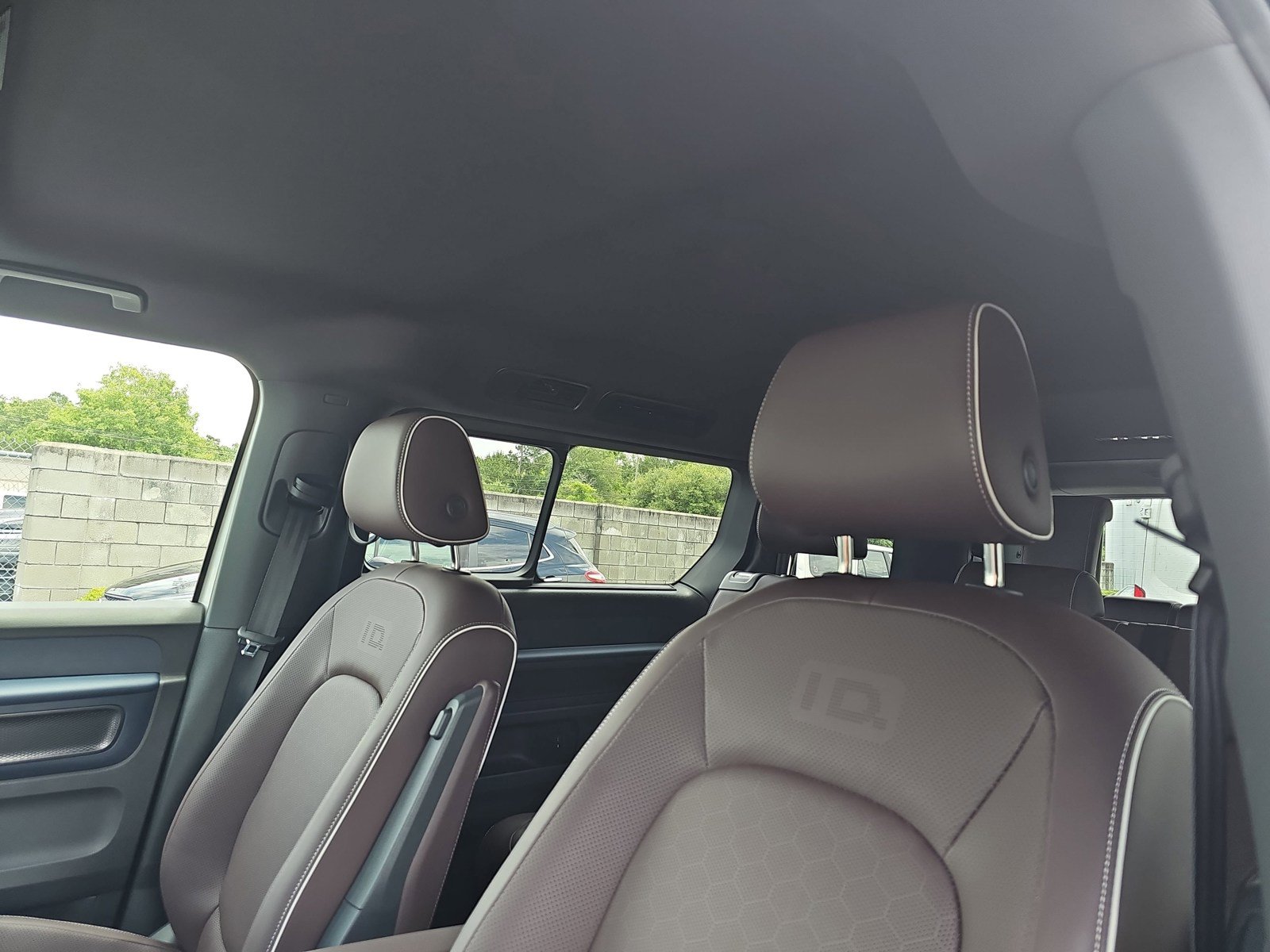 Used 2025 Volkswagen ID. Buzz Pro S RWD image 16