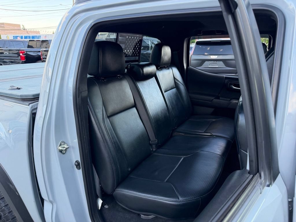 Used 2018 Toyota Tacoma TRD Off-Road AWD/4WD image 11