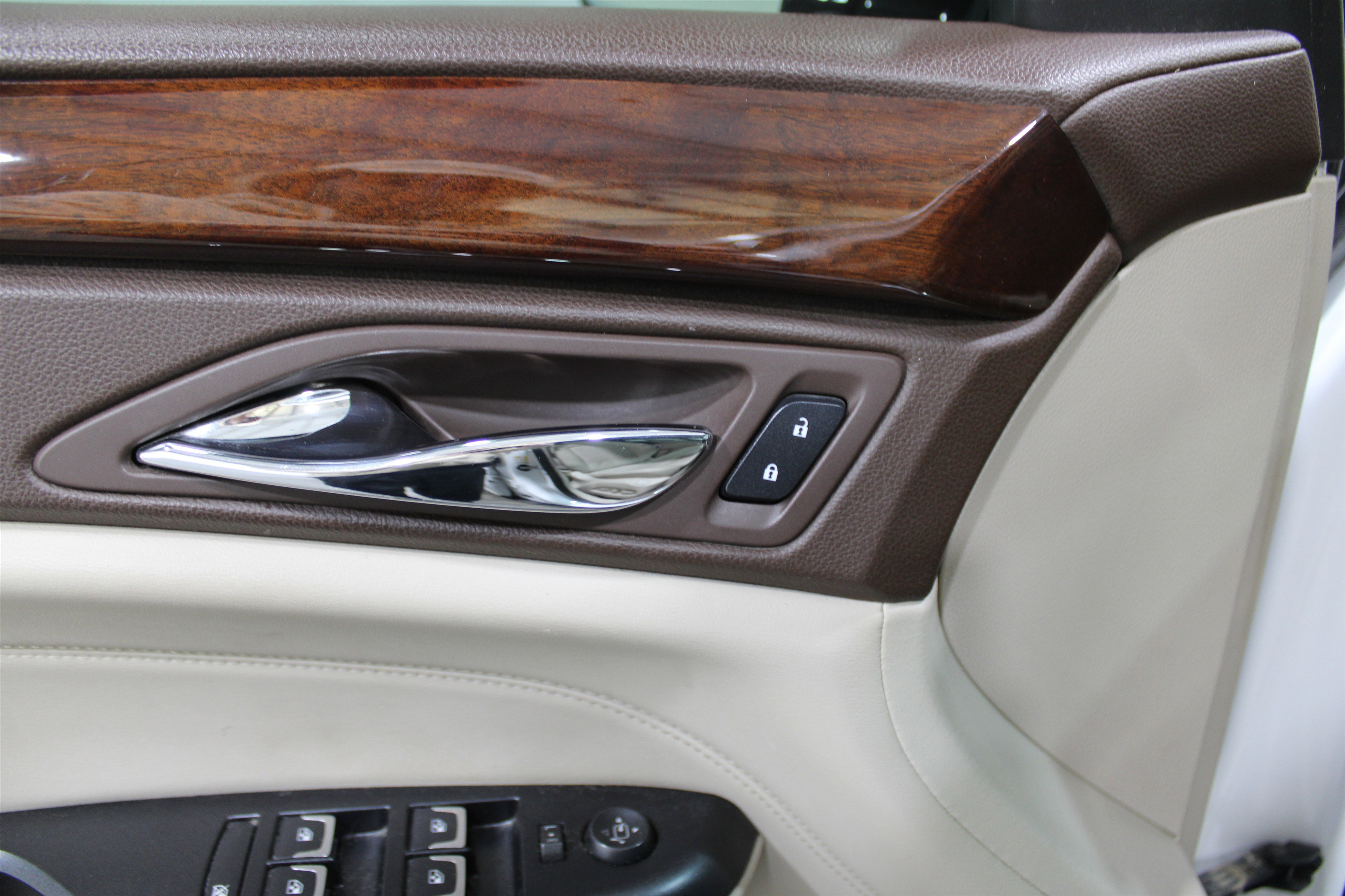 Used 2015 Cadillac SRX Performance w/ Driver Awareness Package image 8