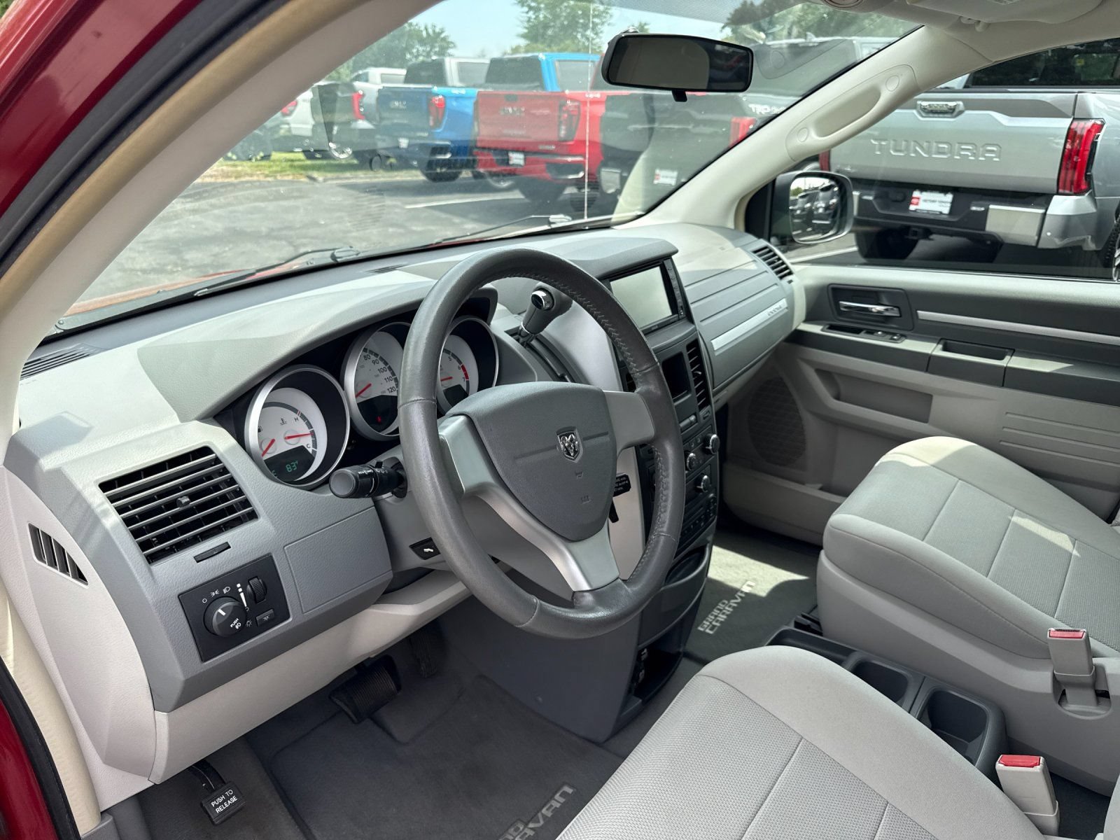 Used 2008 Dodge Grand Caravan SXT w/ Entertainment Group 2 FWD image 10