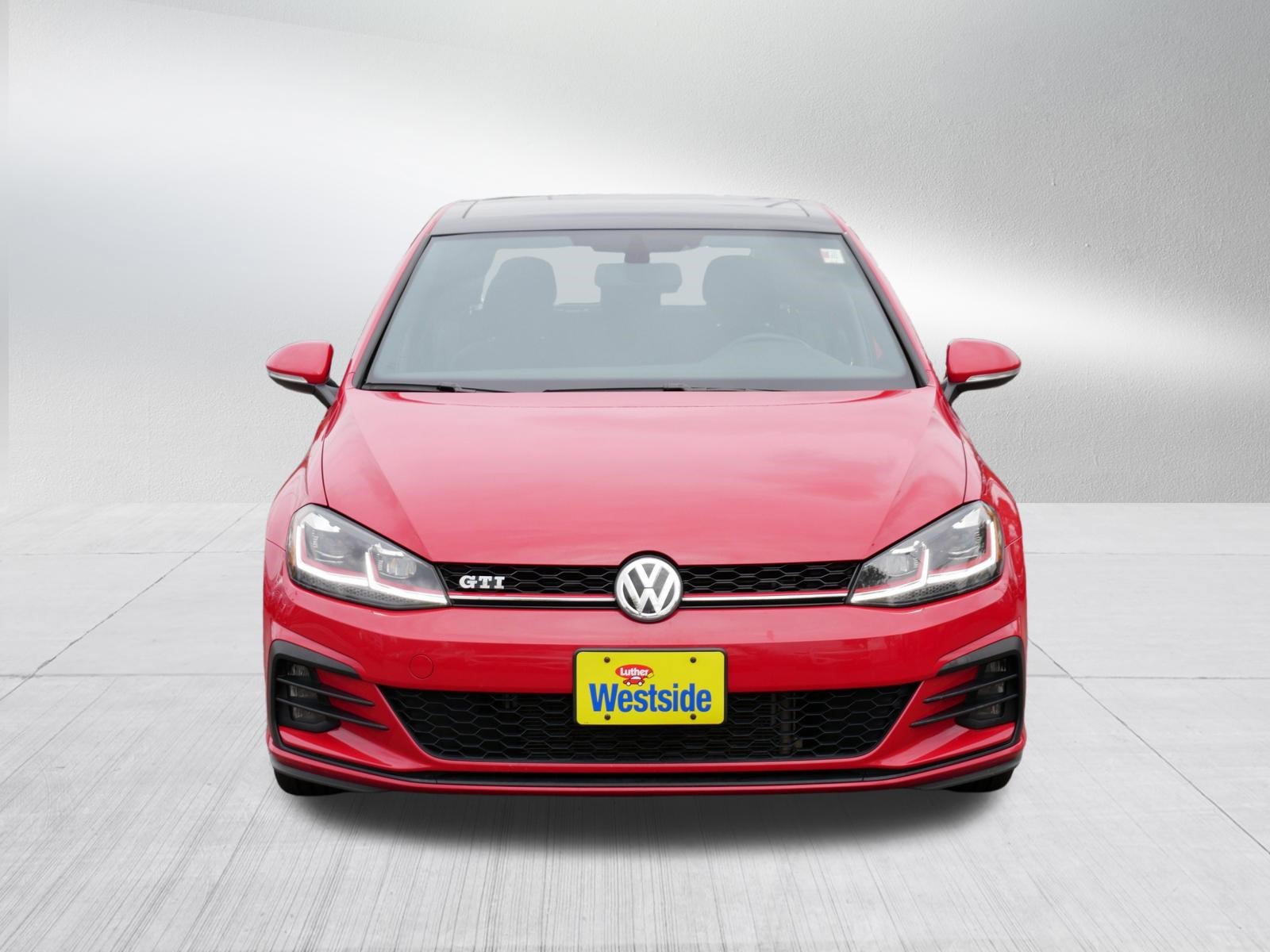 Used 2018 Volkswagen GTI SE FWD image 2