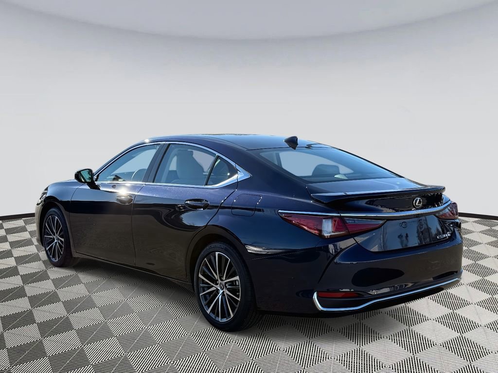 Used 2025 Lexus ES 300h w/ Premium Package image 4