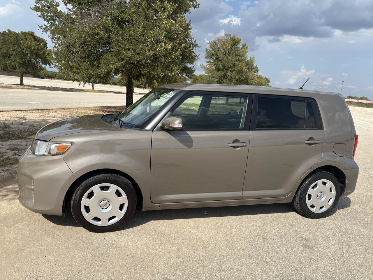 Used 2013 Scion xB FWD image 3