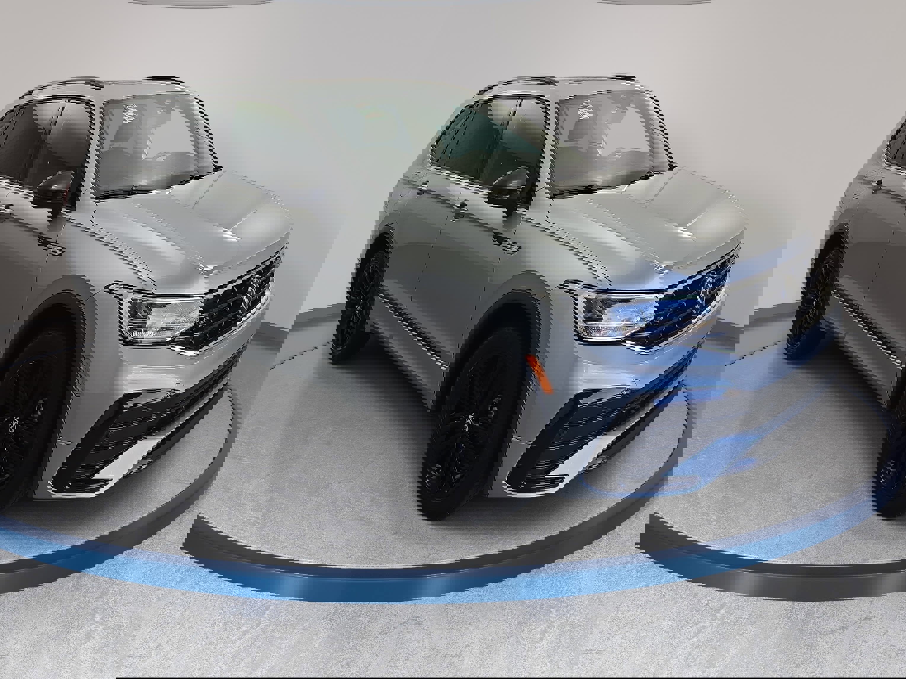 Used 2022 Volkswagen Tiguan SE R-Line image 3