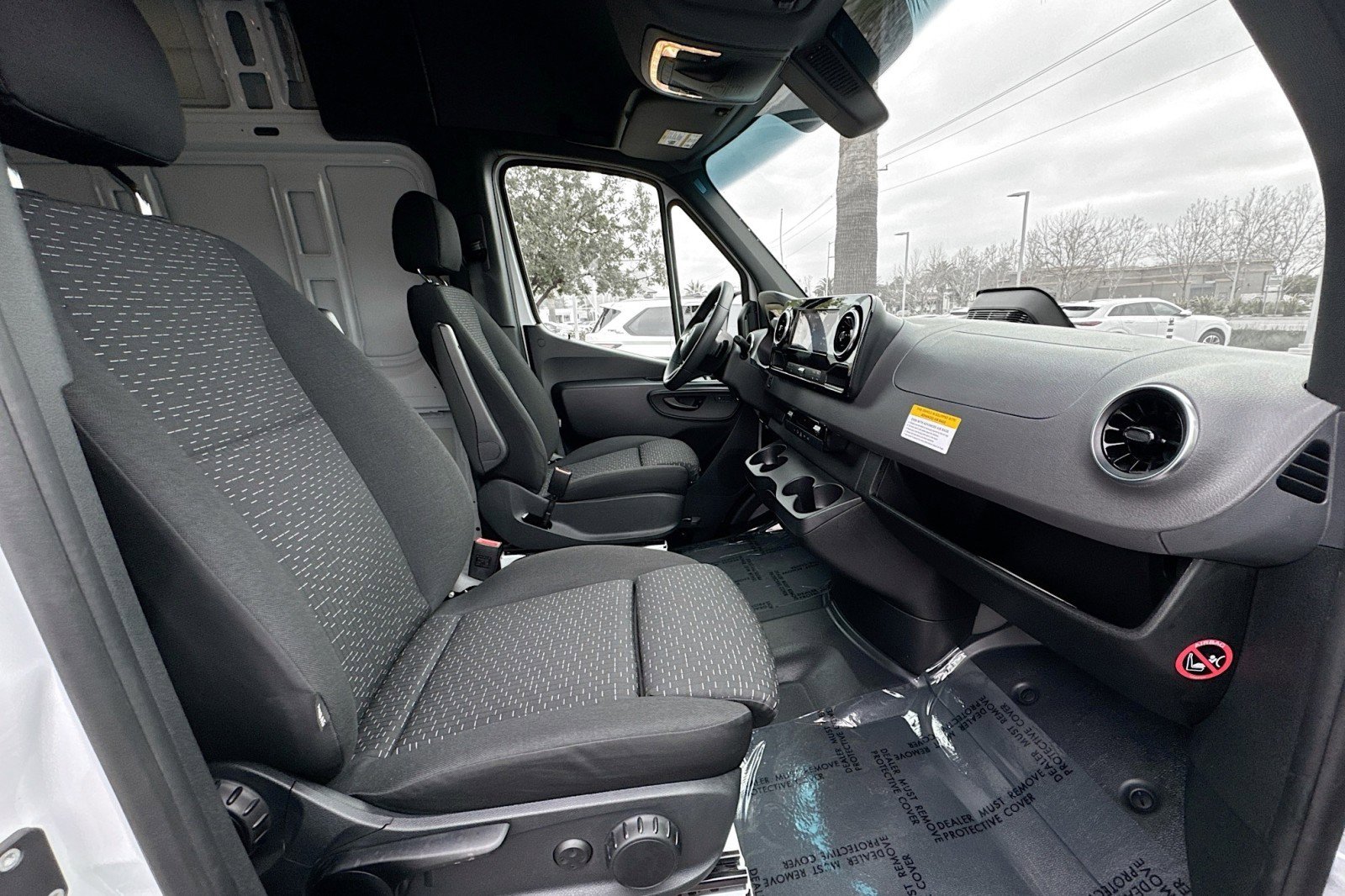 Used 2025 Mercedes-Benz Sprinter 2500 image 24