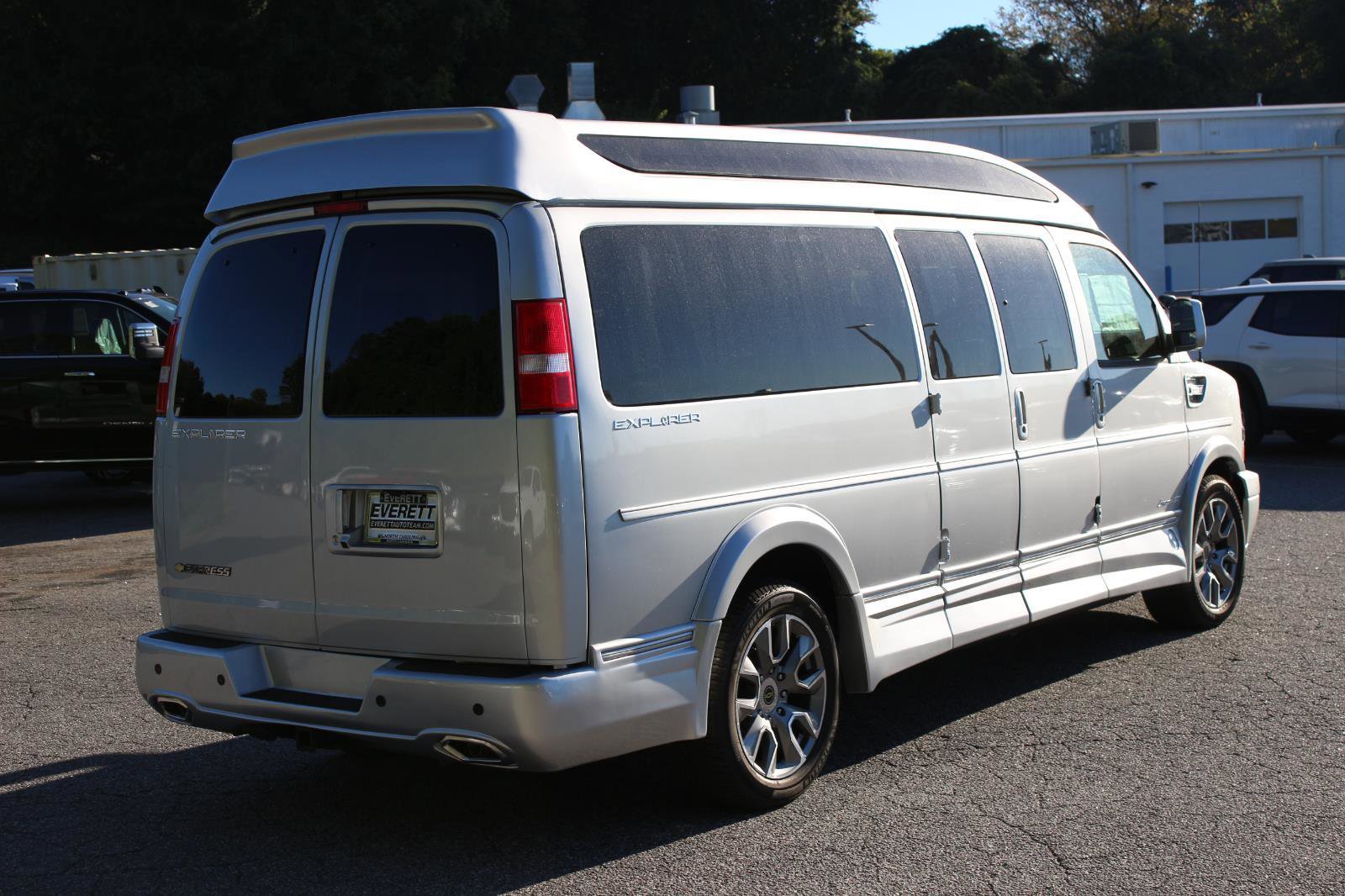 New 2025 Chevrolet Express 2500 RWD 2500 155 w/ Driver Convenience Package image 7