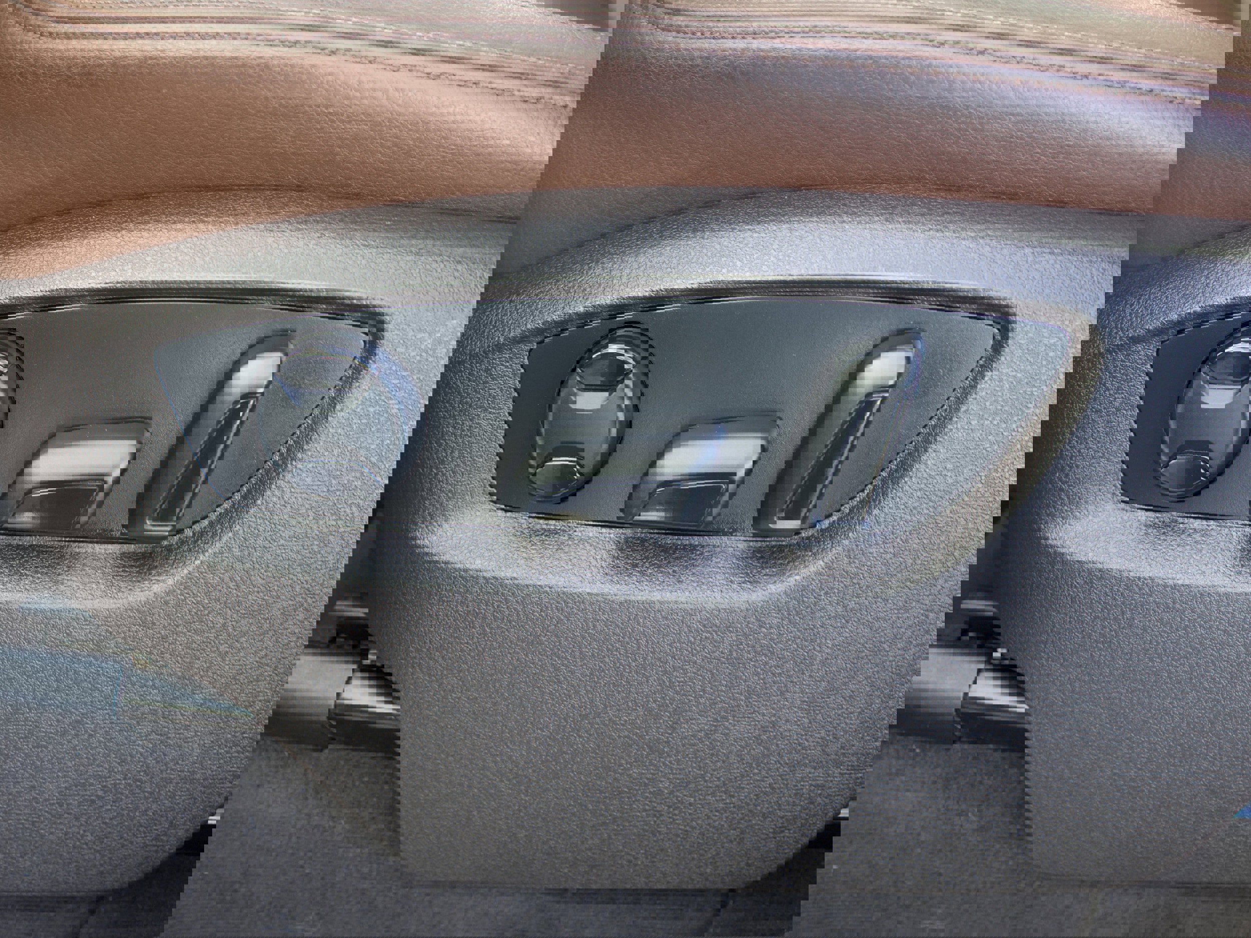 Used 2013 Volkswagen Touareg Executive image 14