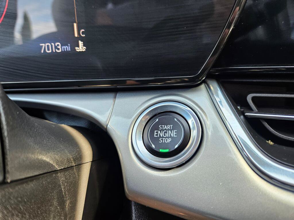 Used 2025 Chevrolet Trax LT FWD image 27