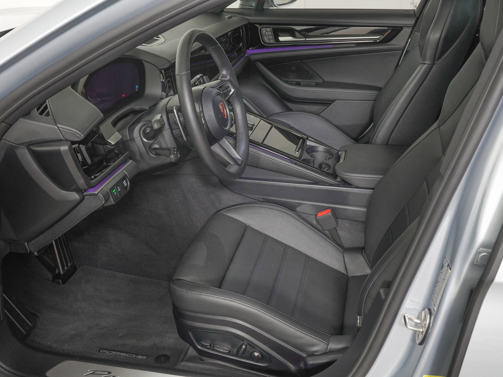 Used 2026 Porsche Panamera image 14