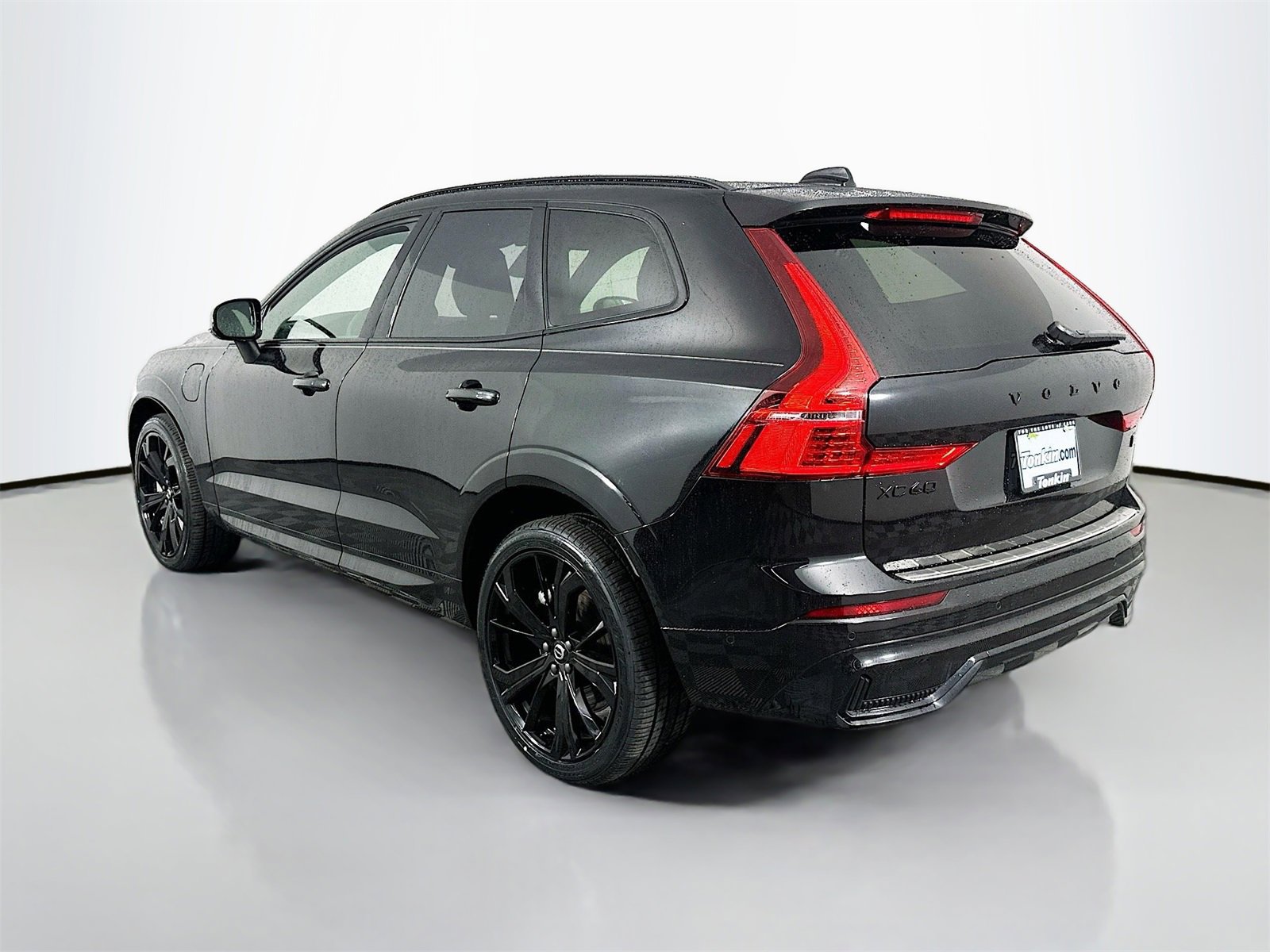 Used 2024 Volvo XC60 T8 Ultimate w/ Protection Package Premier image 5