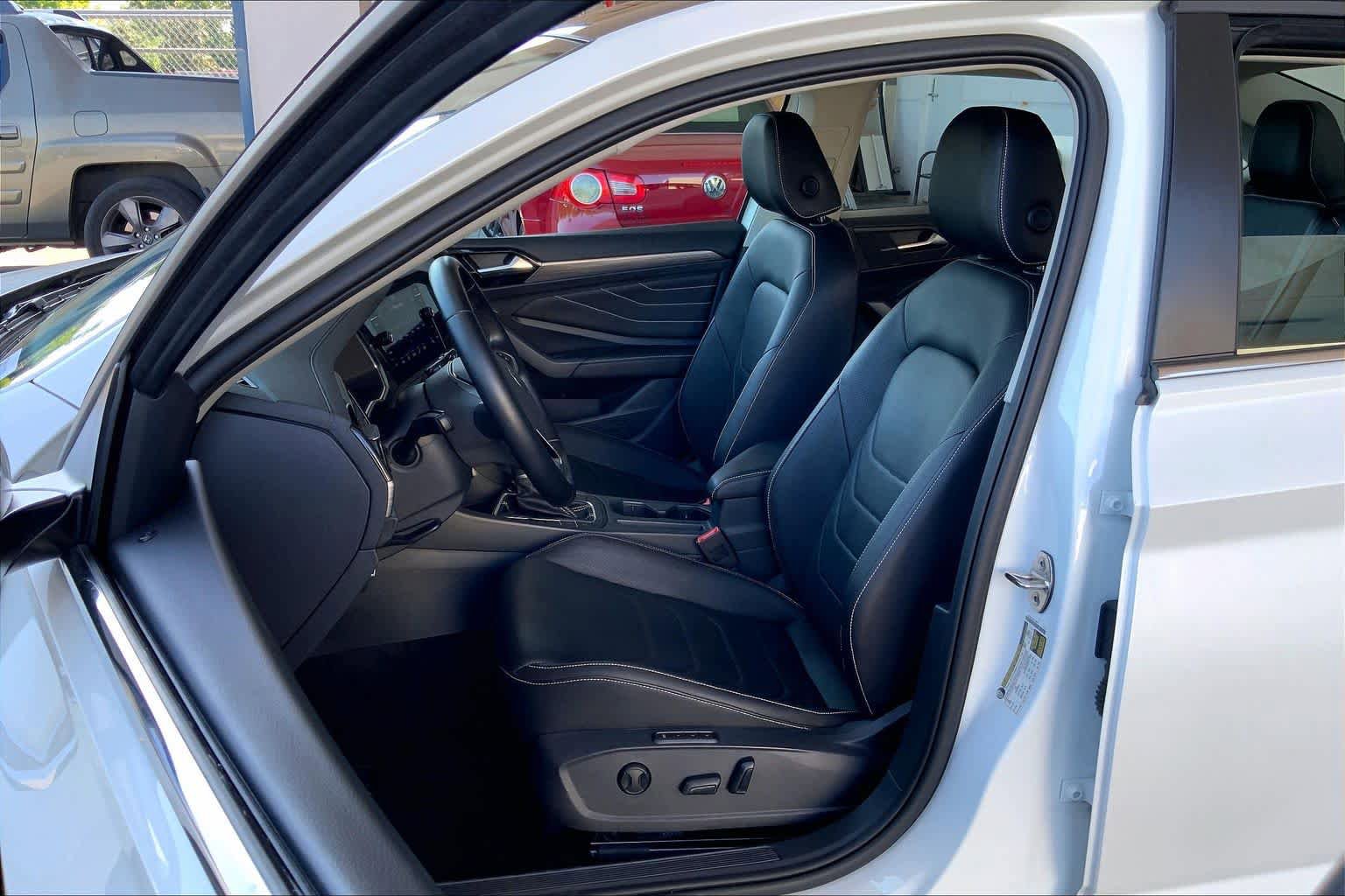 Used 2023 Volkswagen Jetta SEL FWD image 8