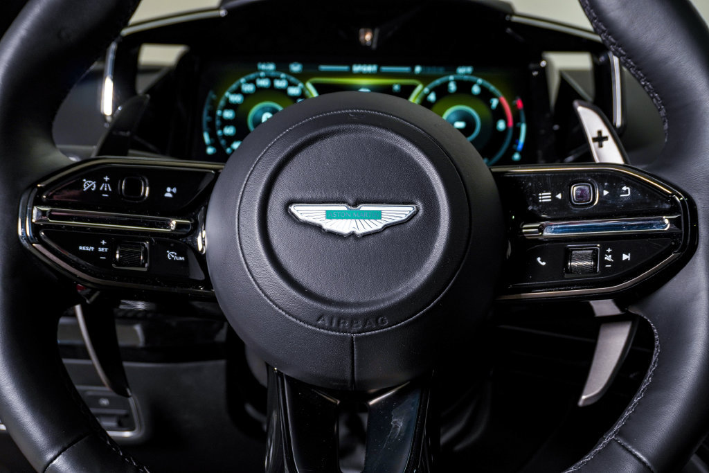 Used 2025 Aston Martin V8 Vantage Coupe RWD image 25