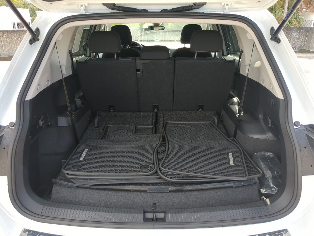 Certified 2024 Volkswagen Tiguan S FWD image 9