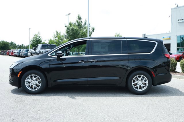 New 2027 Chrysler Pacifica Select FWD image 9