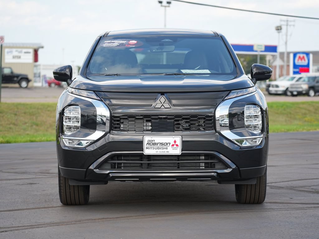 New 2026 Mitsubishi Outlander LE AWD/4WD image 8