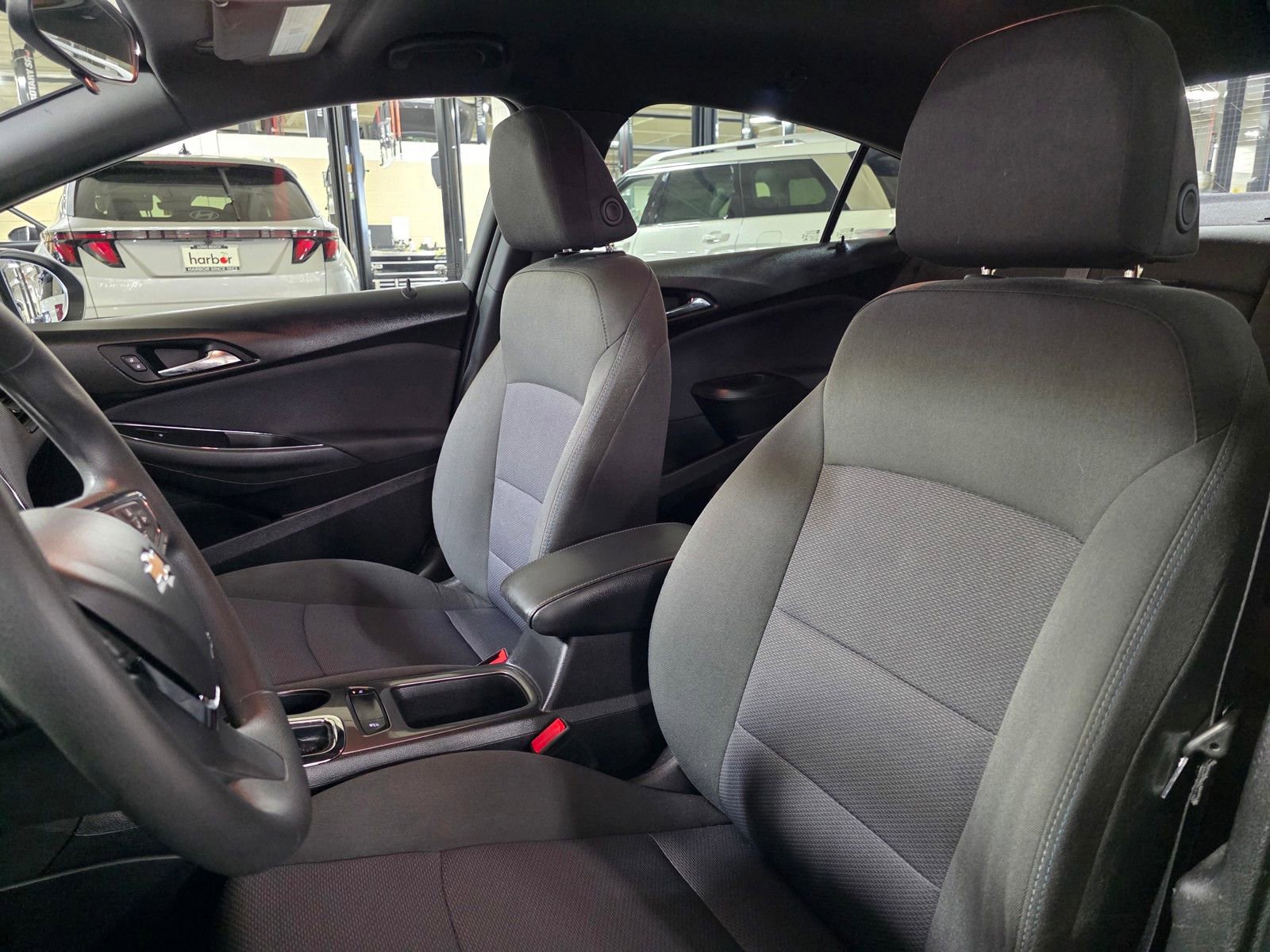 Used 2018 Chevrolet Cruze LT w/ Convenience Package image 22