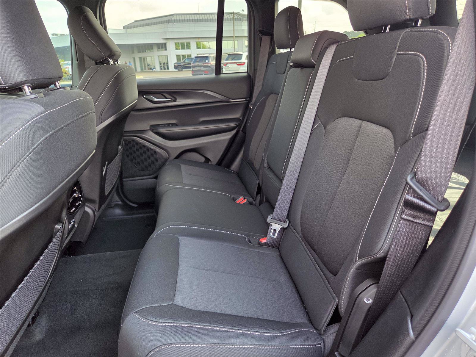 New 2025 Jeep Grand Cherokee Laredo X w/ Luxury Tech Group I RWD image 23