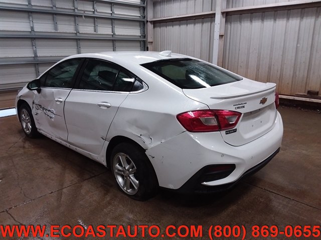 Used 2018 Chevrolet Cruze LT w/ Convenience Package FWD image 2