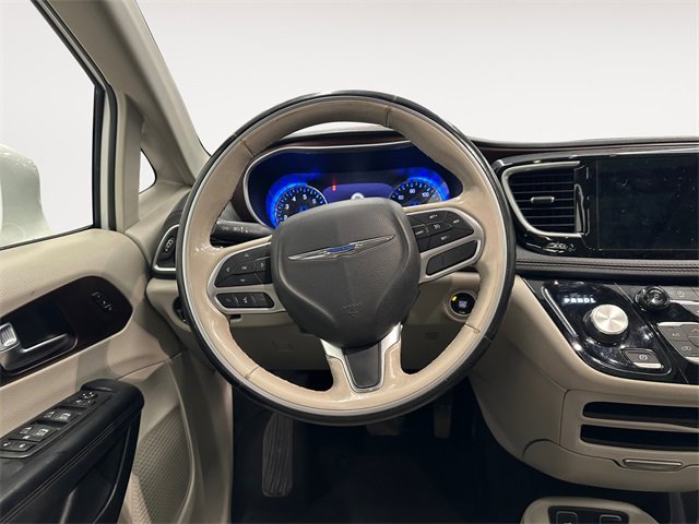 Used 2020 Chrysler Pacifica Limited image 12