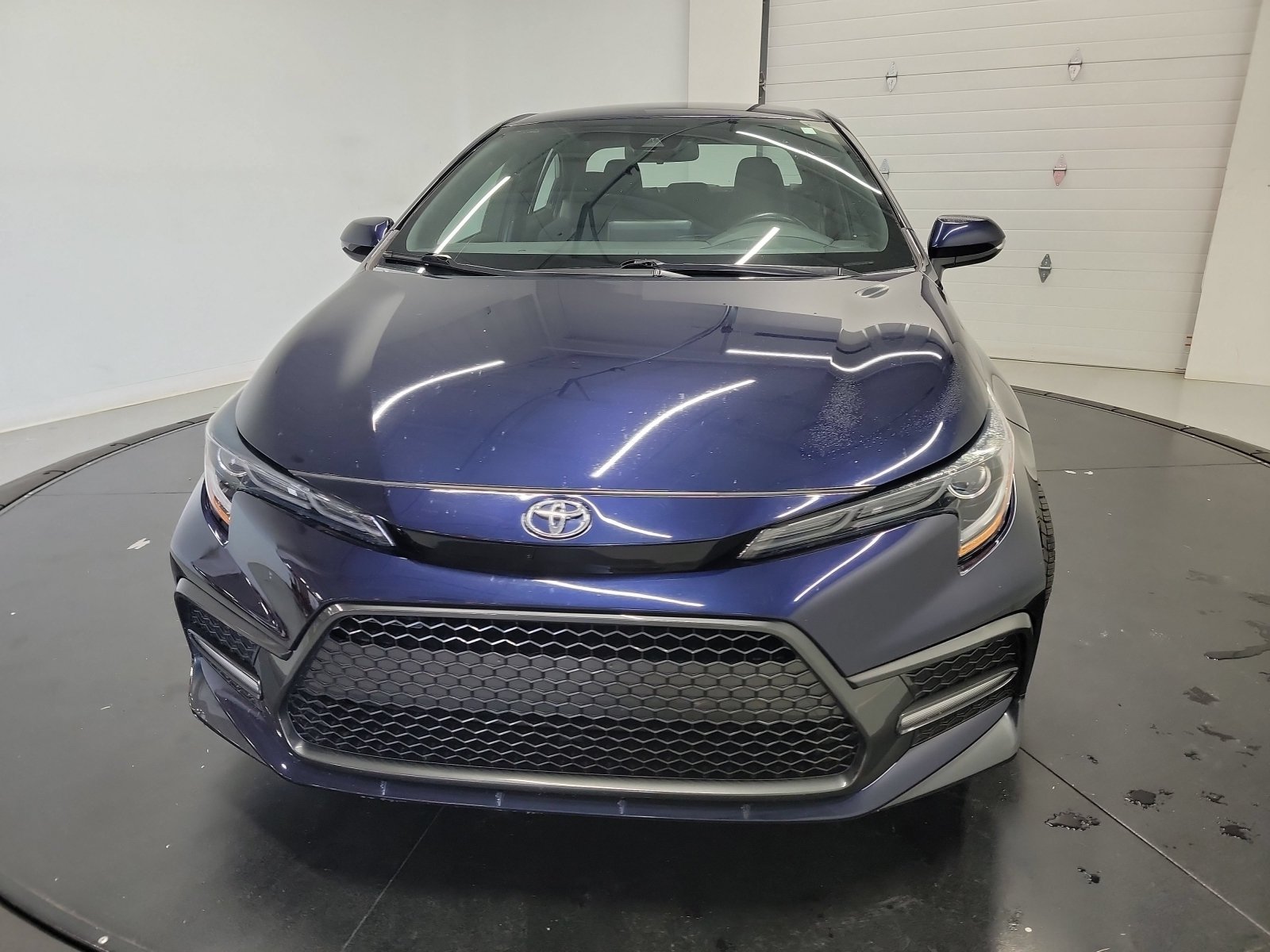 Used 2022 Toyota Corolla SE FWD image 2
