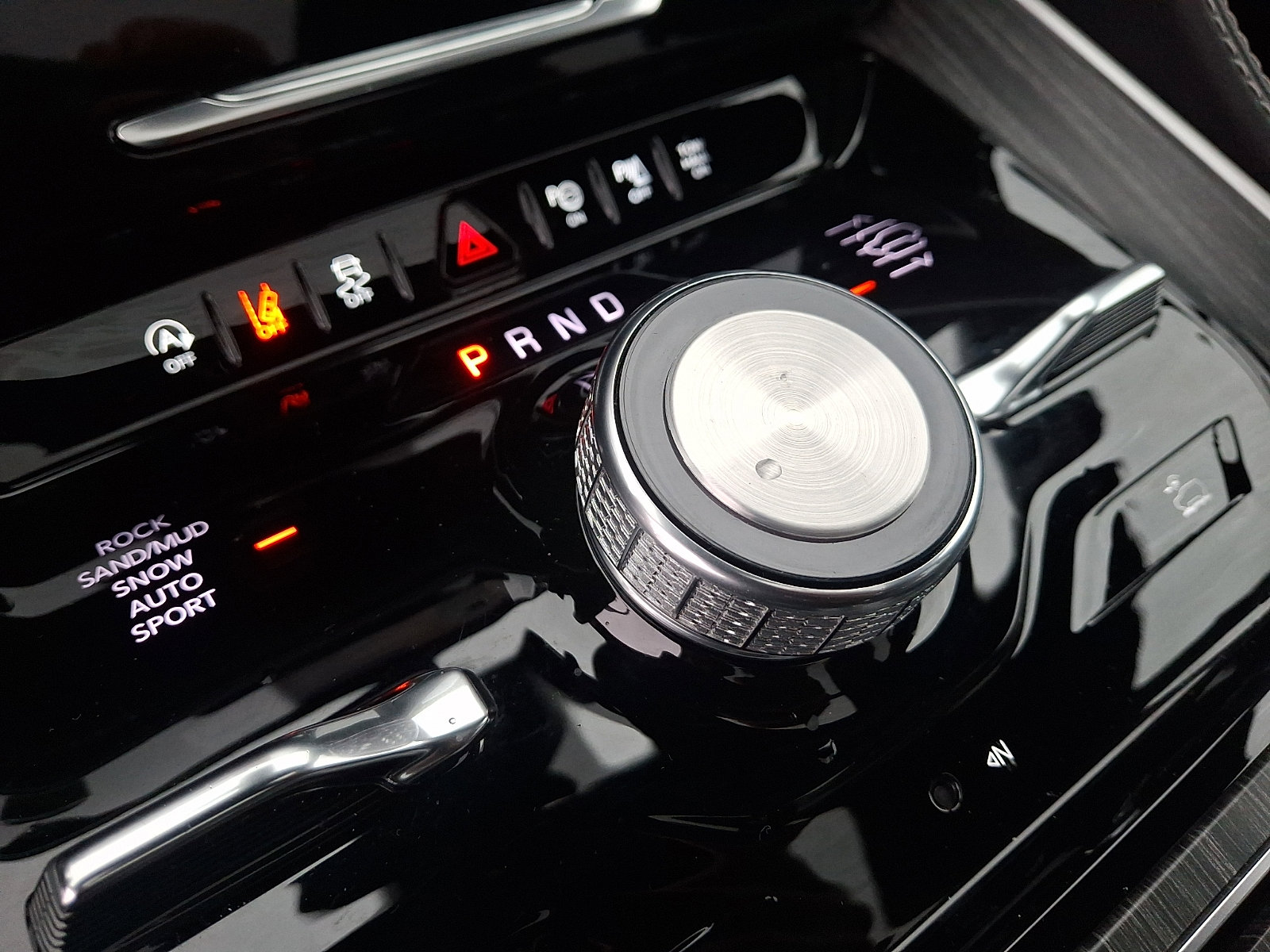 Used 2024 Jeep Wagoneer L Series III w/ Premium Group I image 16