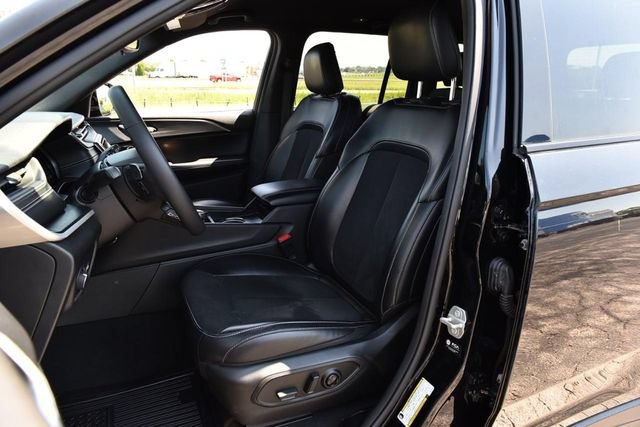 Used 2024 Jeep Grand Cherokee Altitude AWD/4WD image 21