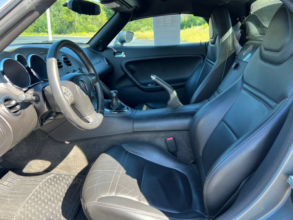 Used 2006 Pontiac Solstice Convertible w/ Premium Package RWD image 3