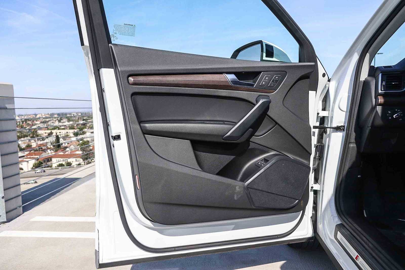 Used 2023 Audi Q5 e Premium w/ Convenience Package image 30