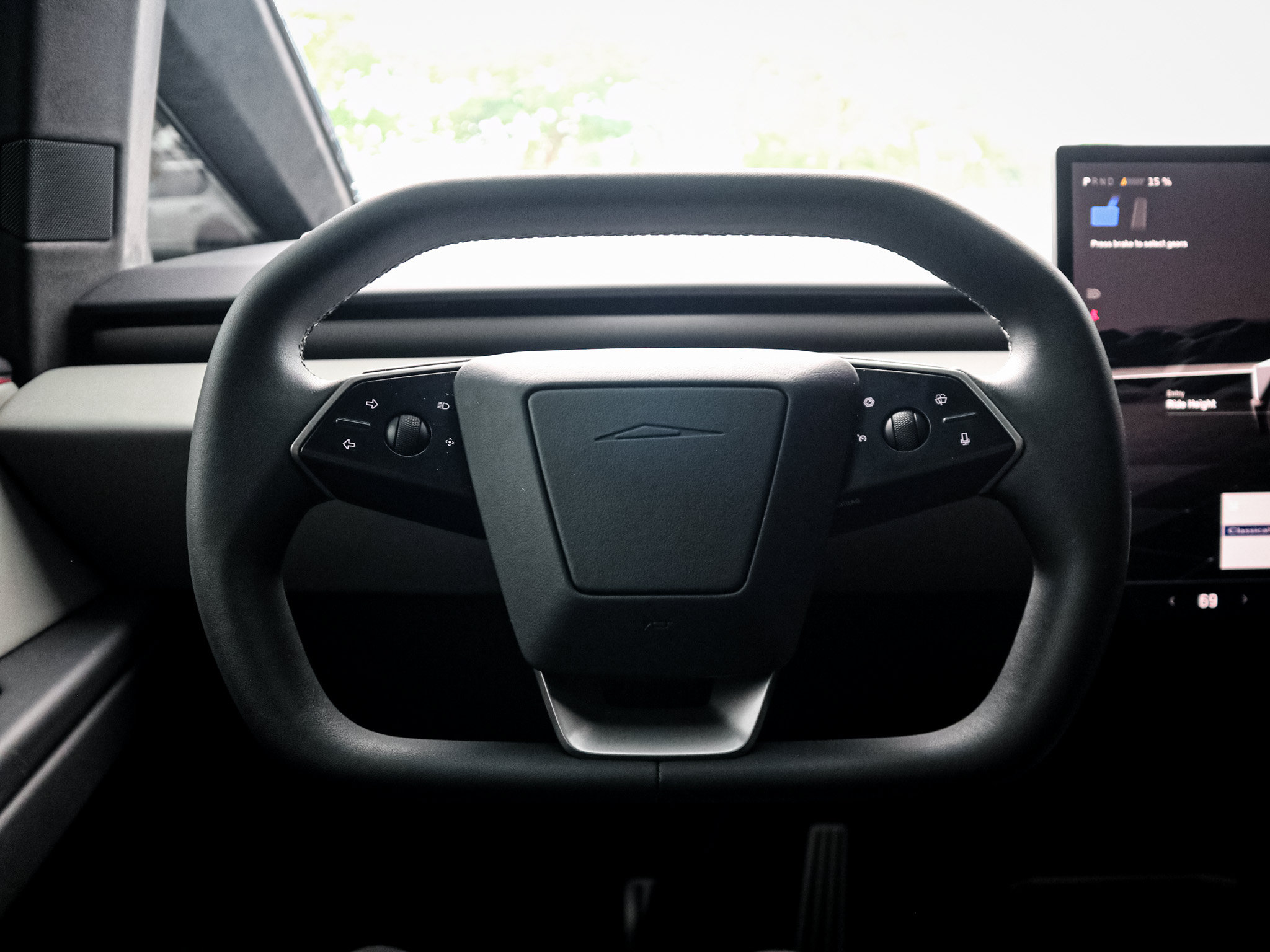 Used 2025 Tesla Cybertruck AWD Crew Cab image 6