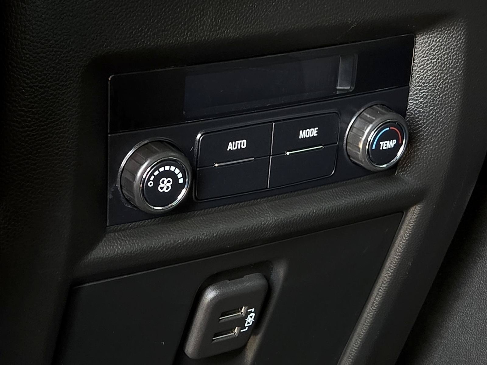 Used 2022 Chevrolet Traverse LT FWD image 12