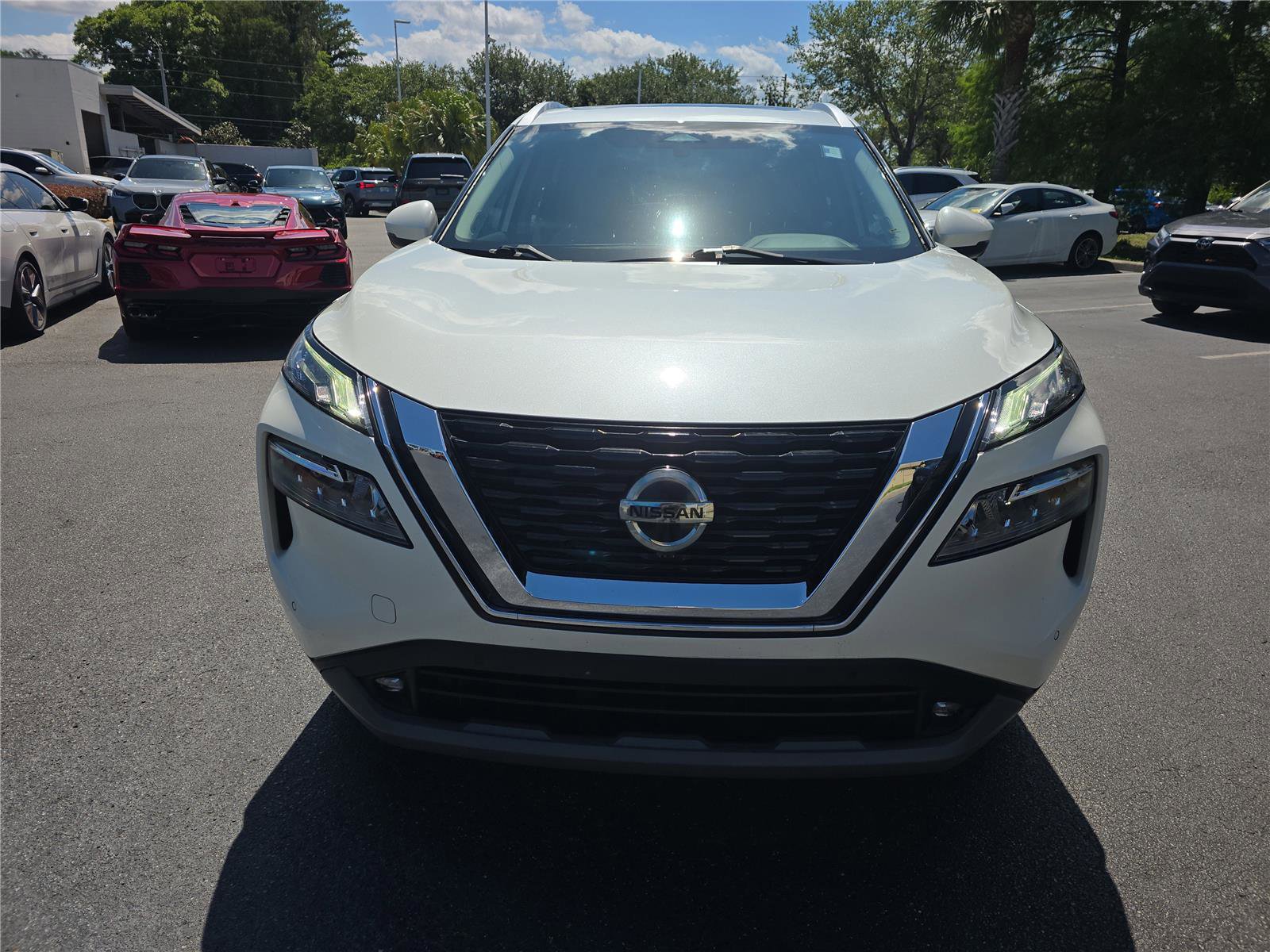 Used 2021 Nissan Rogue SL w/ Premium Package FWD image 2