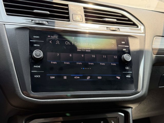 Certified 2024 Volkswagen Tiguan SEL R-Line AWD/4WD image 28