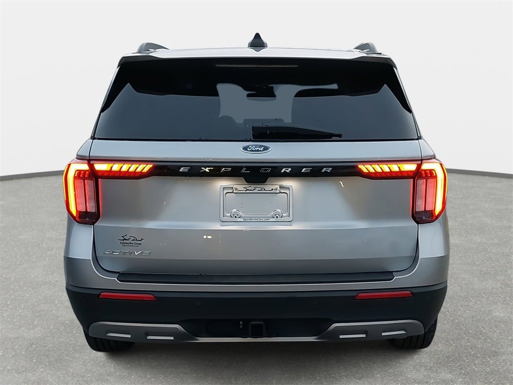 Used 2025 Ford Explorer Active w/ Active Comfort Package image 6