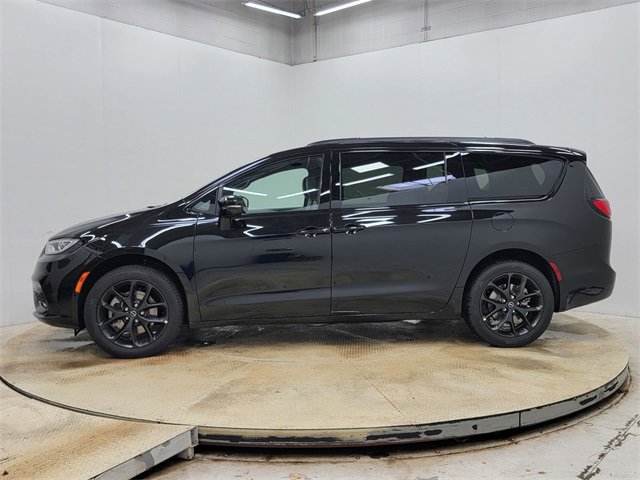 New 2026 Chrysler Pacifica Limited w/ S Appearance Package image 8