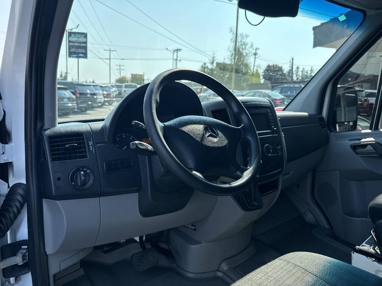 Used 2014 Mercedes-Benz Sprinter 2500 image 23