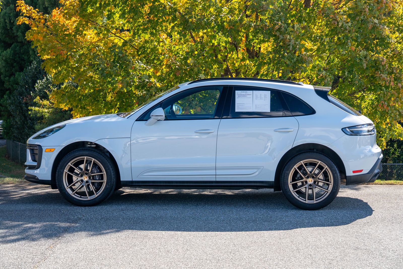 Certified 2025 Porsche Macan Base image 2