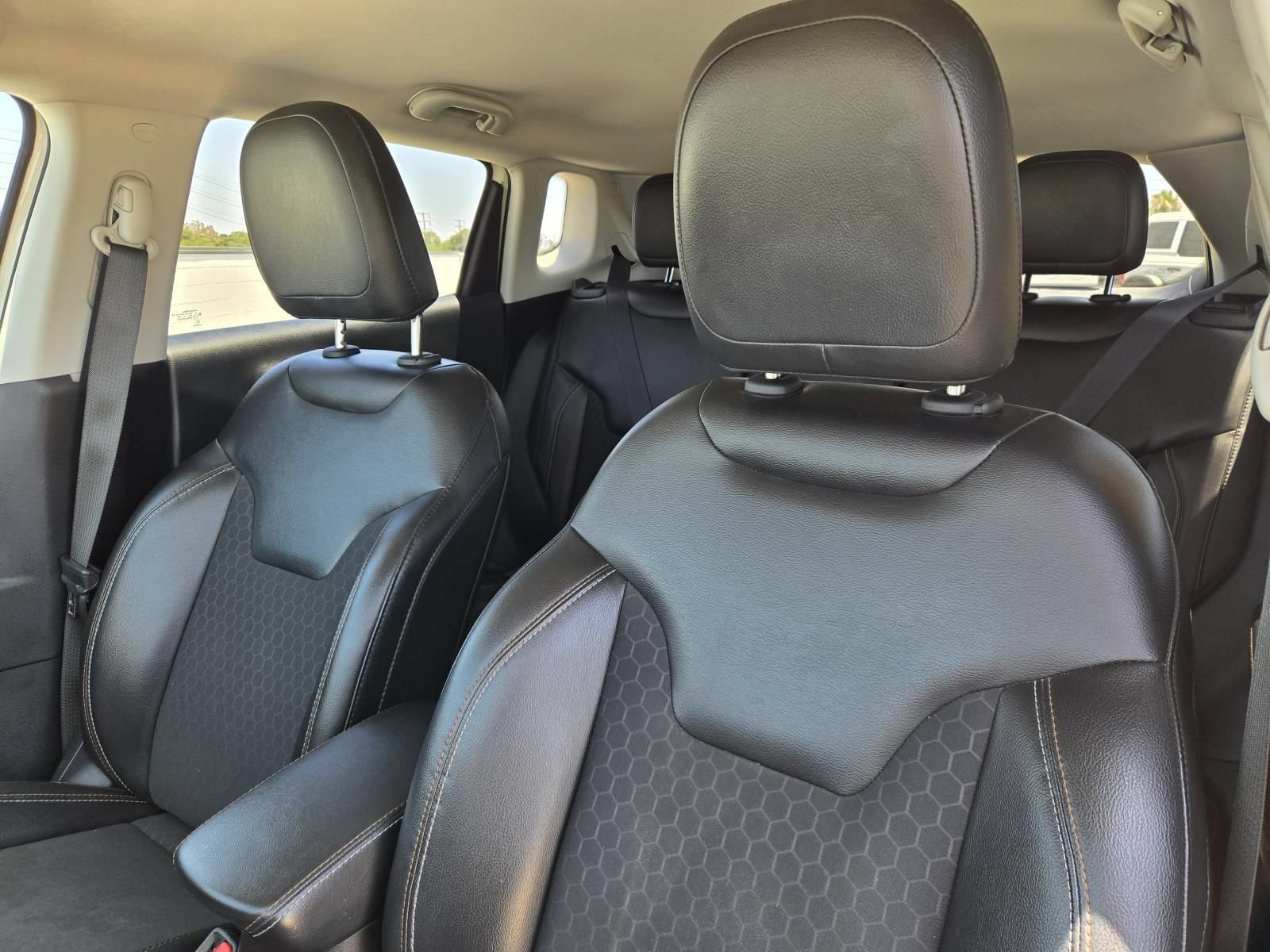 Used 2018 Jeep Compass Latitude w/ Popular Equipment Group FWD image 24