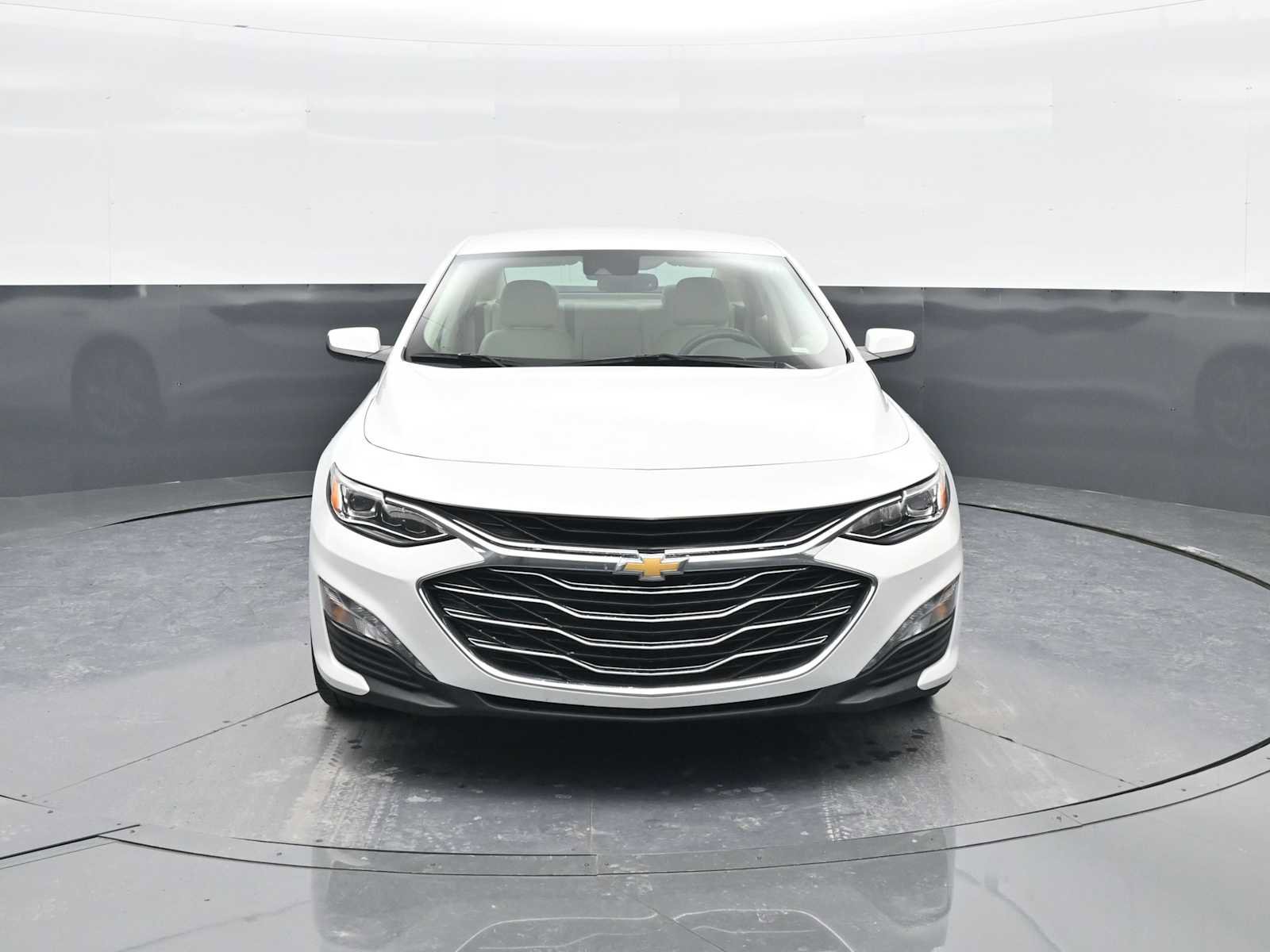 Used 2024 Chevrolet Malibu LT image 3