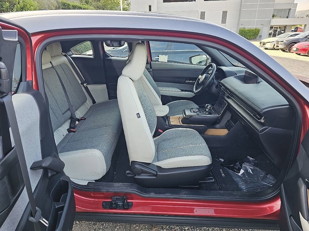 Used 2022 MAZDA MX-30 Electric w/ Premium Plus Pkg image 7