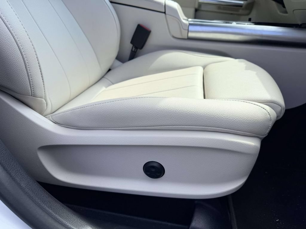 Used 2025 Mercedes-Benz GLA 250 4MATIC image 8